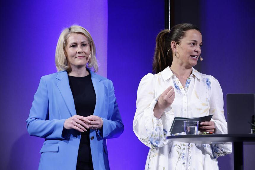 Microsofts norgessjef Kristina Dahl Steidel og daglig leder Liv Dingsør i Digital Norway sammen på scenen under et arrangement i fjor vår. Foto:  Arash A. Nejad