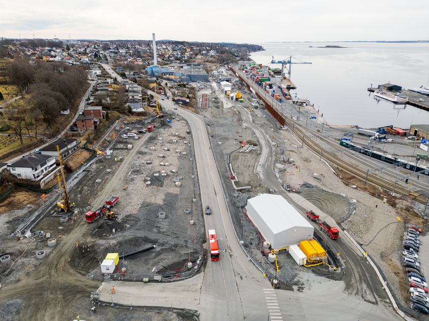 Bildet viser en del av faresonen Moss havn, et stort kvikkleirefelt som Bane Nor skal bygge dobbeltspor igjennom. <span>Foto: Arash A. Nejad</span>