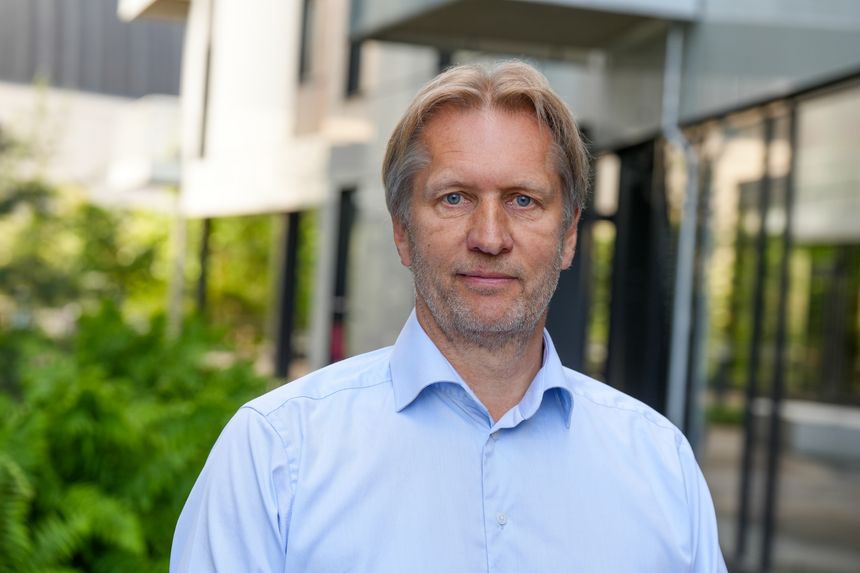 Kanskje det er på tide å stille spørsmål ved hvorfor det offentlige krever lærlinger i én bransje, men ikke anerkjenner juniorressurser i en annen, spør Hans Peter Olsen. <span>Foto: Bouvet</span>