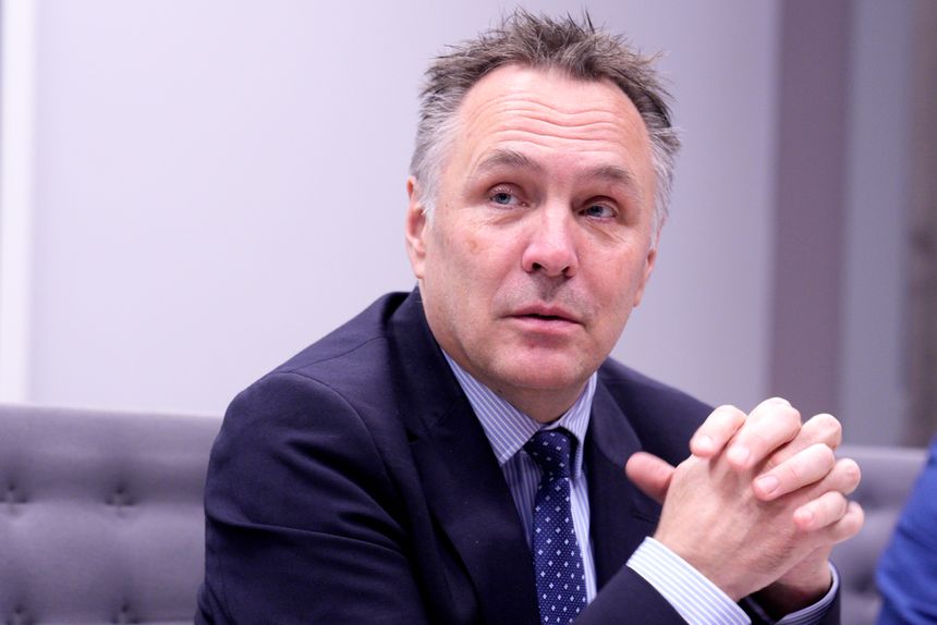 Forsvarsminister Tore O. Sandvik sier til NTB at Norge vil fortsette å prioritere støtte til luftvern. Foto:  Javad Parsa/NTB