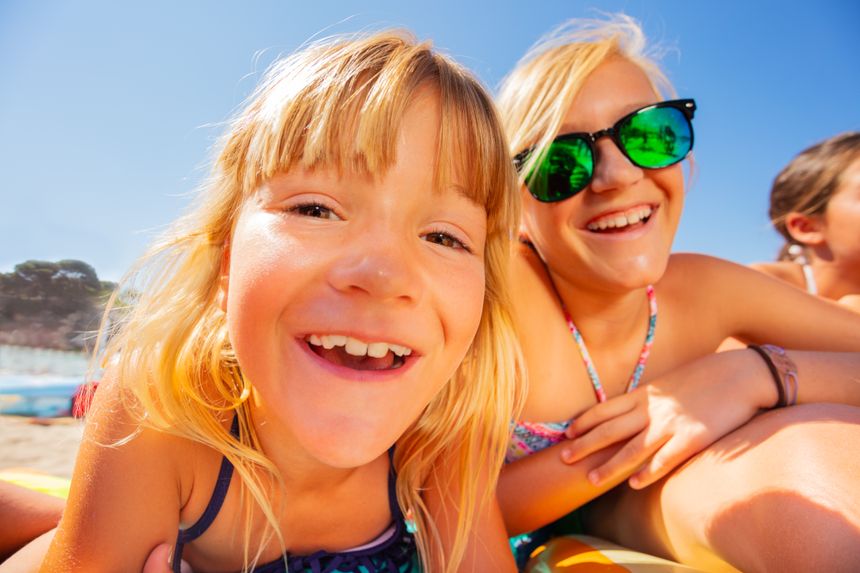 Barn vokser opptil 50 prosent raskere på sommeren. Det kan være på grunn av lyset og D-vitaminene det gir oss. Foto: Colourbox