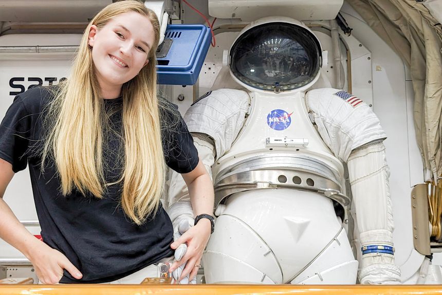 Hun kaller seg @spacetrashgirl på Instagram: – Jeg vil vise at det er mulig, med en helt vanlig bakgrunn, å jobbe med kule morsomme ting. Hvis man bare har litt pågangsmot, sier Rannveig Færgestad. Foto:  Privat