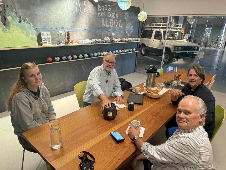 Annie Hvamstad, TUs podkastvert Jan Moberg, Didrik Marksten og Frode Meinich i prat om både ett og flere vannhjul. Foto:  Teknisk Museum