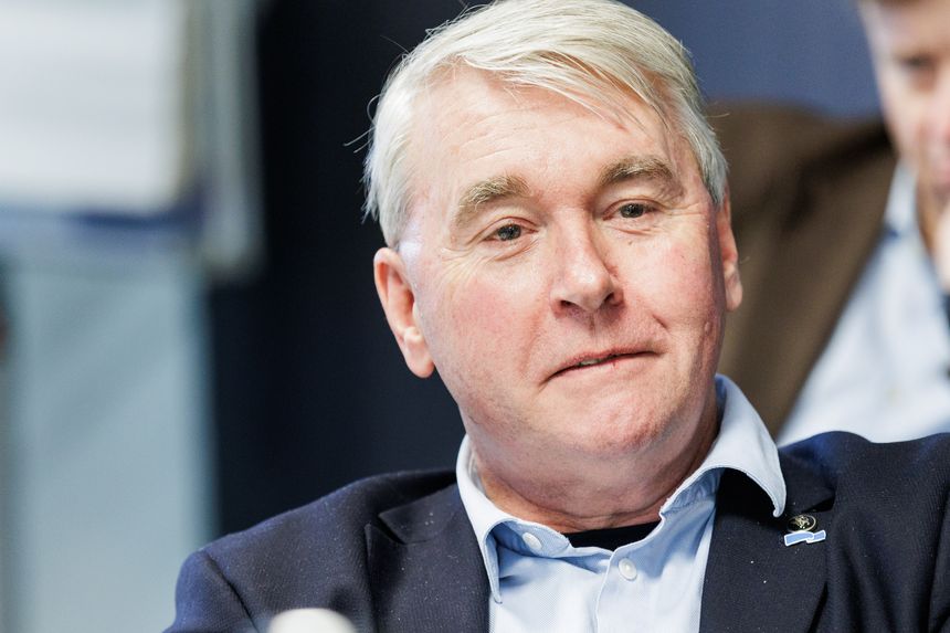 Høyres samferdselspolitiske talsperson Trond Helleland krever at samferdselsminister Jon-Ivar Nygård gir Stortinget en full oversikt over jernbaneprosjekter som er stoppet eller utsatt. Foto:  Arash A. Nejad