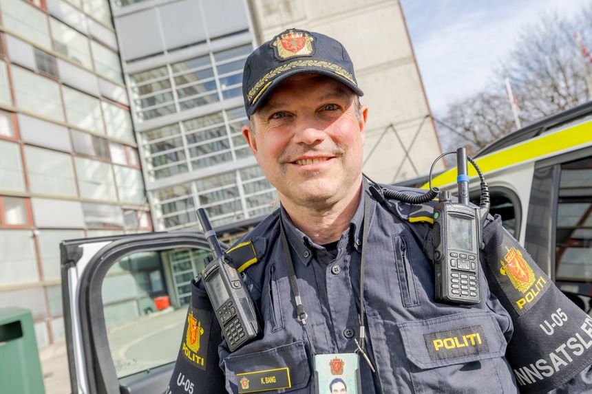 <span>Innsatsleder Kristoffer Bang i Oslo politidistrikt fortalte telelederne etter signeringen av utviklingsavtalen at brukerne ønsket håndsett som er like robuste som dagens telefoner når nytt nødnett innføres. </span><span>Foto: Arash A. Nejad</span>