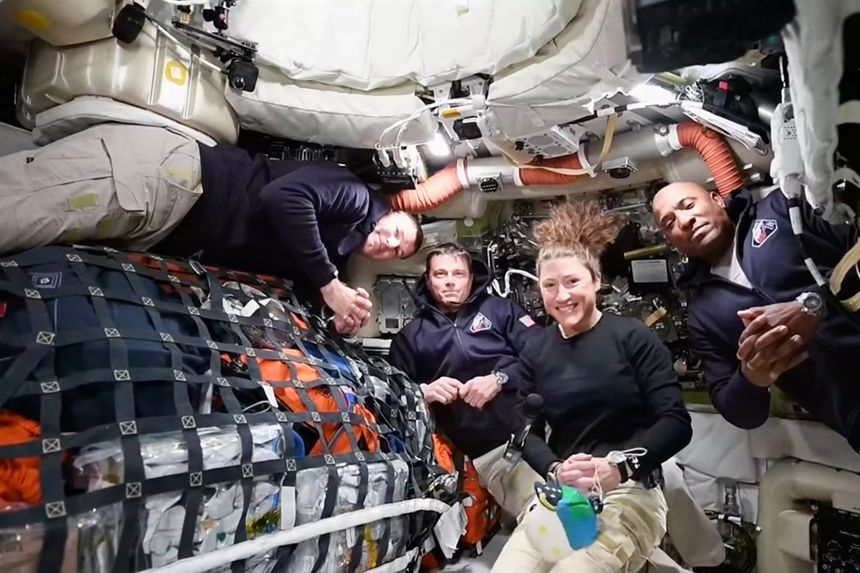Astronautene ombord i Artemis: Jeremy Hansen, Reid Wiseman, Christina Koch og Victor Glover. Foto: Nasa / AP / NTB