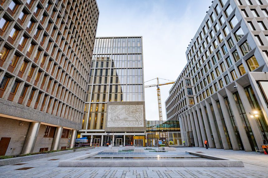 Etter 15 år kan regjeringen omsider flytte «hjem» til Akersgata. Foto:  Arash A. Nejad