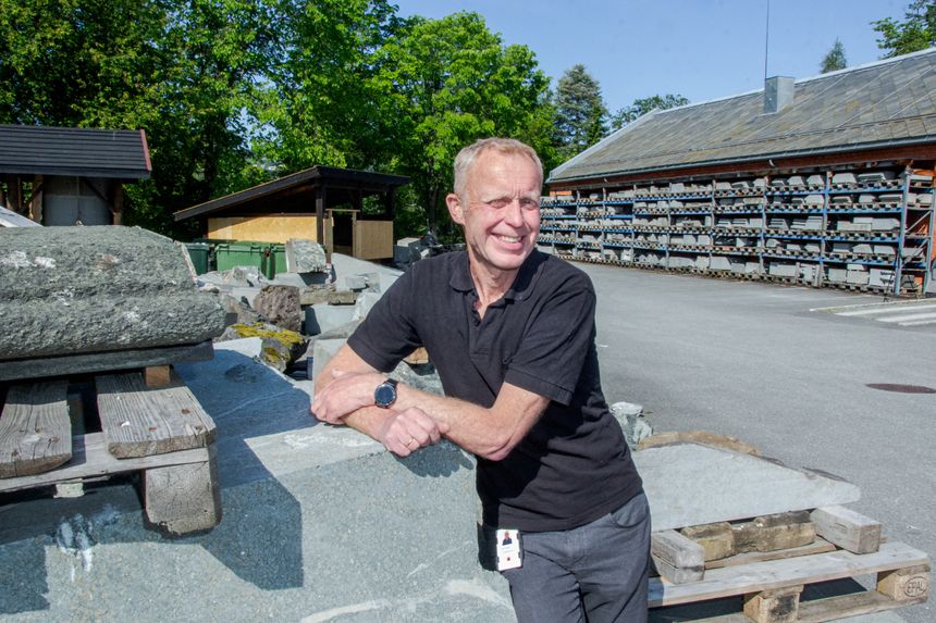 Avdelingsdirektør Rune Langås leder Bygghytta, som henter noen titalls kubikkmeter kleberstein fra Målselv i Troms hvert år. Foto:  Bjørn Olav Amundsen