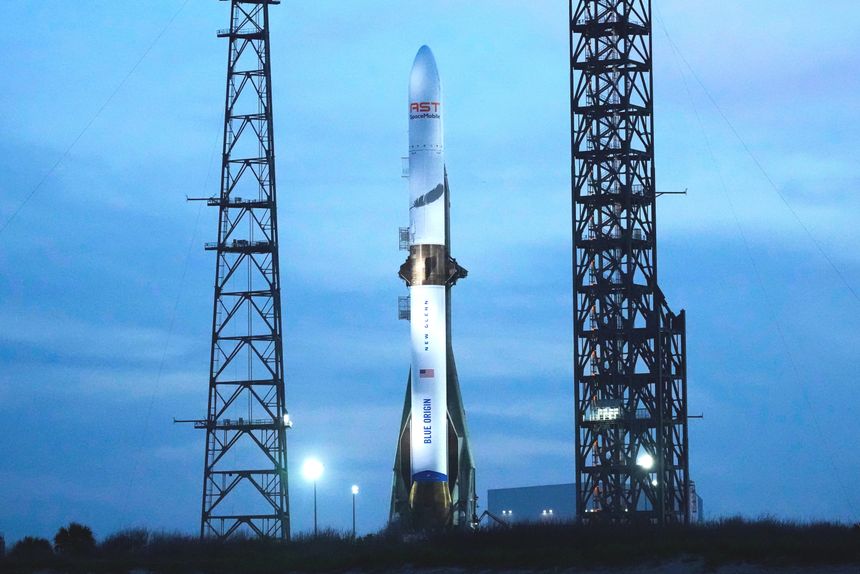 Raketten avbildet på Cape Canaveral i april. Natt til fredag eksploderte den. Foto:  John Raoux / AP / NTB