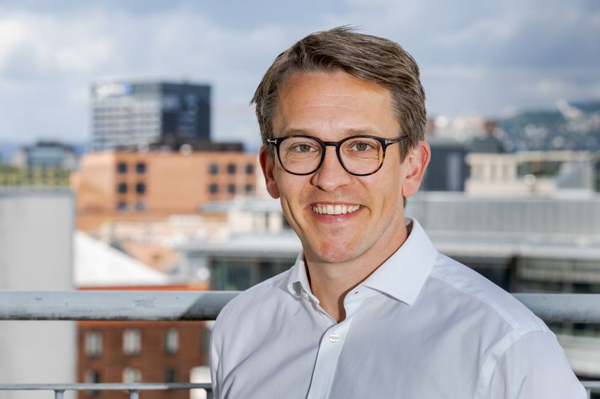 – Det eneste som betyr noe i dette racet akkurat nå, er hvor fort du kan koble datasenteret til strømnette, sier Vegard Wiik Vollset, leder for fornybar og kraftmarkedsanalyse i Rystad Energy. <span>Foto: Arash A. Nejad</span>