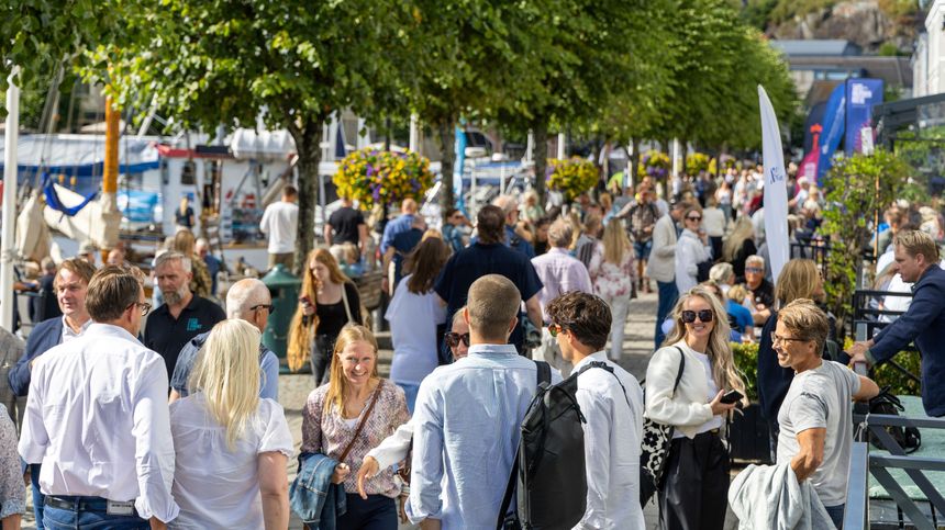Det myldret av folk i gatene under Arendalsuka 10.-14- august. Blant de mest debatterte temaene i år var helse, arbeidsliv, sikkerhet og beredskap, teknologi og forskning. Foto: TUM Studio