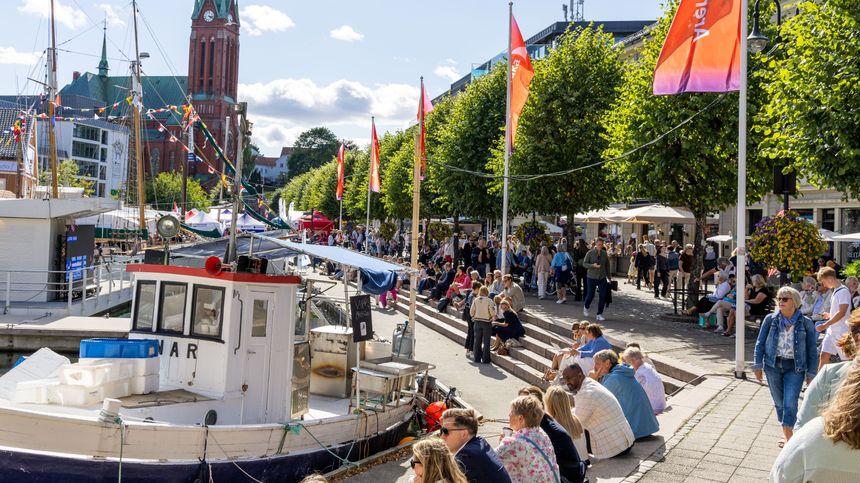 Arendalsuka vokser for hvert år, og trekker nå nærmere 200.000 mennesker til Sørlandsbyen. Foto: TUM Studio