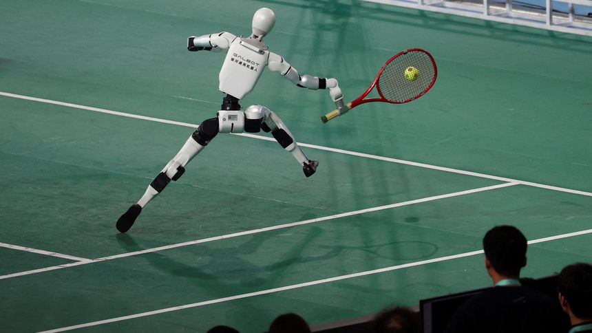 Robotene viste sg fram i en rekke øvelser. Foto: Florence Lo/Reuters/NTB
<div class="article-media draggable related-article placeholder-box relative" data-neo-tag="relatedArticle"><span class="placeholder-title">Relatert artikkel</span></div>