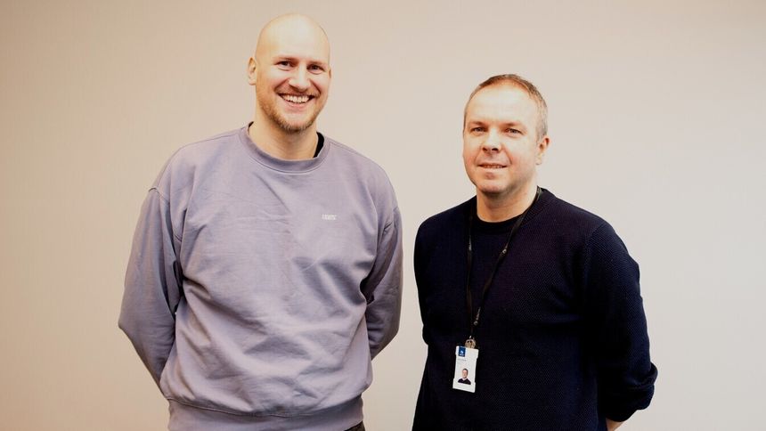Aleksander Lillienskiold og Ottar Bakås har kartlagt og vurdert nye løsninger for automasjon i veksthus i Norge, sammen med kollega Sven-Vegard Buer. Foto:  Håvard Egge/Gemini.no