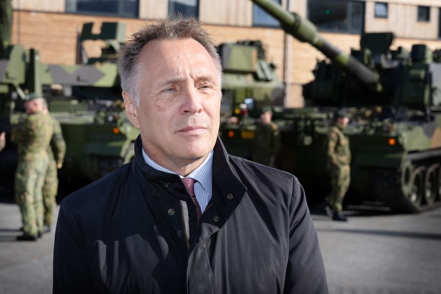 Forsvarsminister Tore O. Sandvik sier Nato-operasjonen i Arktis og oppfølgingen overfor russiske myndigheter sender et tydelig signal om at Russland ikke kan opptre i hemmelighet og uten konsekvenser. Foto: Eirik Helland Urke