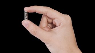 Illustrasjon av  Kan lagre 13 terabyte i en «vanndråpe»