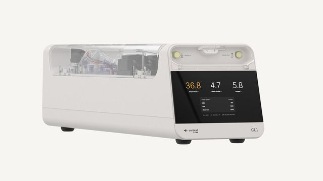 Lanserer den første datamaskinen som bruker levende hjerneceller