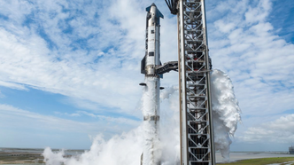 Illustrasjon av SpaceX får flyforbud med Starship