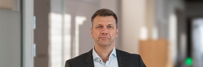 Illustrasjon av «Svært dårlig» stemning internt etter at det kuttes stort i staben