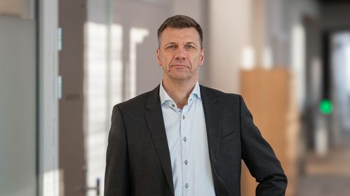 Illustrasjon av «Svært dårlig» stemning internt etter at det kuttes stort i staben