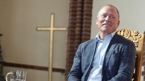 Illustrasjon av Lukt til helvete om du ikke omfavner KI – slik lyder Tangens ord