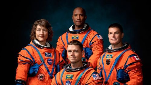 Illustrasjon av Nasa får ikke skrive at de sender en kvinne og en svart mann til månen