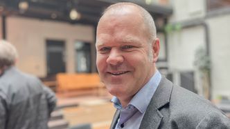 Illustrasjon av – Helt på jordet