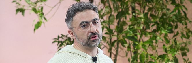 Illustrasjon av Satser på superintelligens – advarer likevel