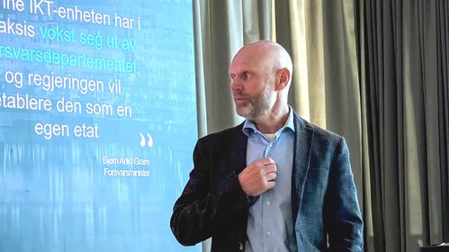 Illustrasjon av Søker fem IT-topper