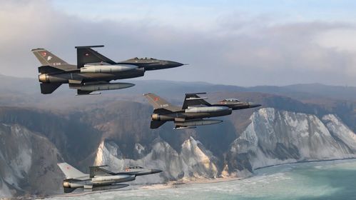 Illustrasjon av Sendte F-16 på vingene for siste gang