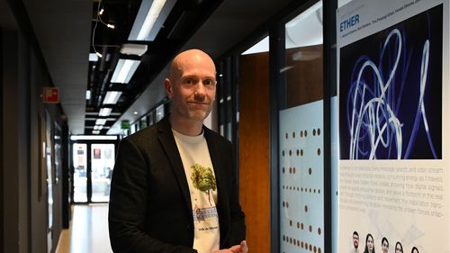 Illustrasjon av På tide å trekke i nødbremsen, mener KI-forsker