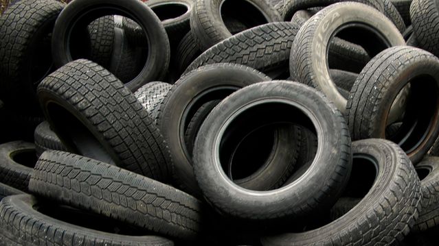 Nye funn: Bildekk er den største kilden til mikroplast i norsk natur