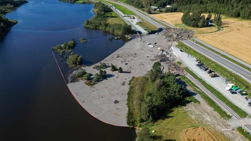 Illustrasjon av Nordlandsbanen åpner for togtrafikk forbi Nesvatnet i juni