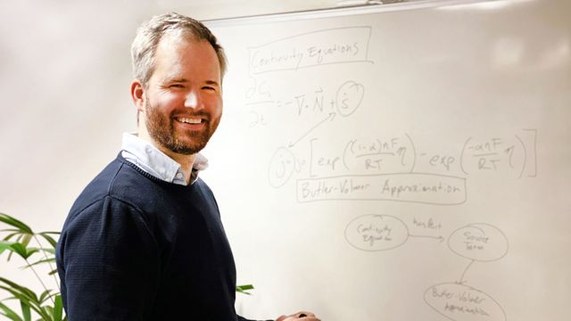 – De som venter på faststoff-batterier, må vente lenge