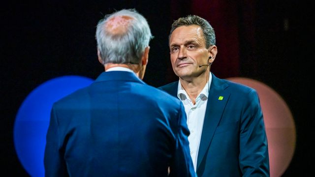 Det rakner for Sp, mens MDG bryter sperregrensa. Det må vises i politikken