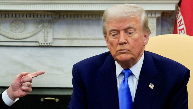 Nyhetsbyråer: Trump setter militærhjelpen til Ukraina på vent