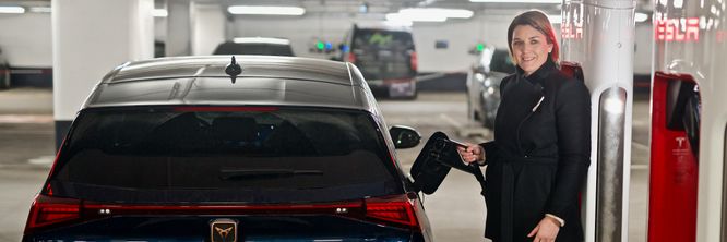 Illustrasjon av Det blir ingen brå slutt på momsfritaket på elbil - men det nærmer seg