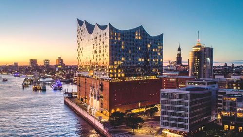 Illustrasjon av Ville bort fra Microsoft i 2020 – nå prøver Hamburg igjen
