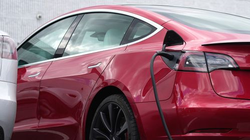 Illustrasjon av Forbyr skjulte dørhåndtak etter flere dødsulykker