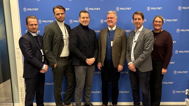 Stakk av med milliardavtale med politiet