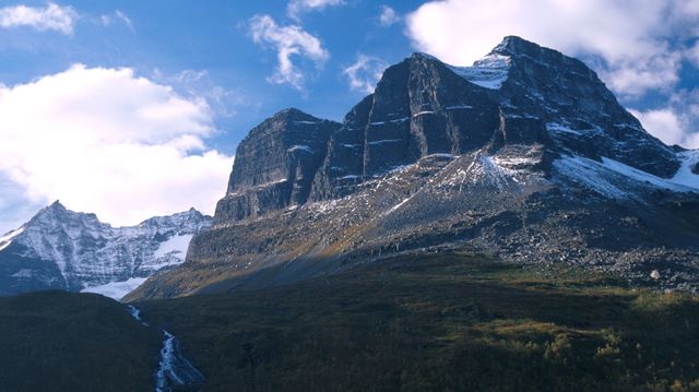 En hel fjellside kan rase: – Store bevegelser