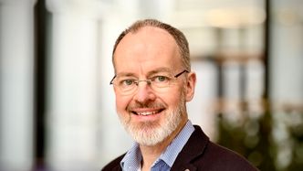 Illustrasjon av Han er ansatt som direktør for teknologi i Hemit