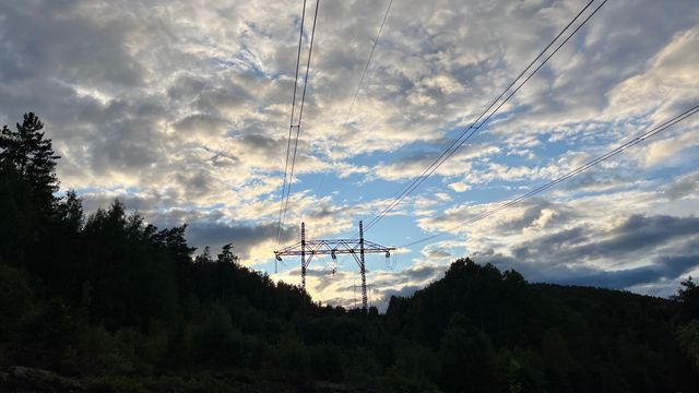 Utenlandskabler og flaskehalser ga dobbelt så høy spotpris sør i Norge