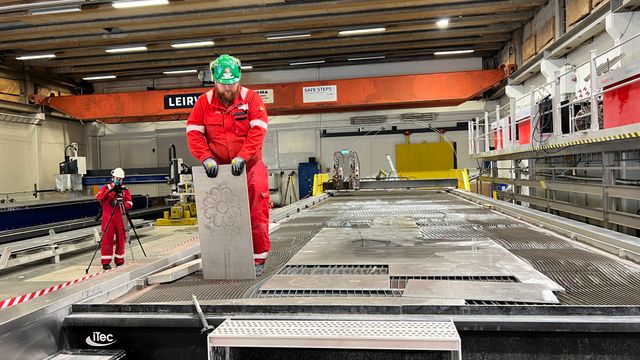 Brua lages av deler fra oljeplattform – vedlikeholdsfri i 100 år