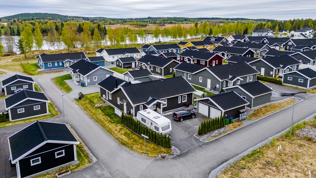 Målte åtte centimeter nivåforskjell mellom stua og soverommet