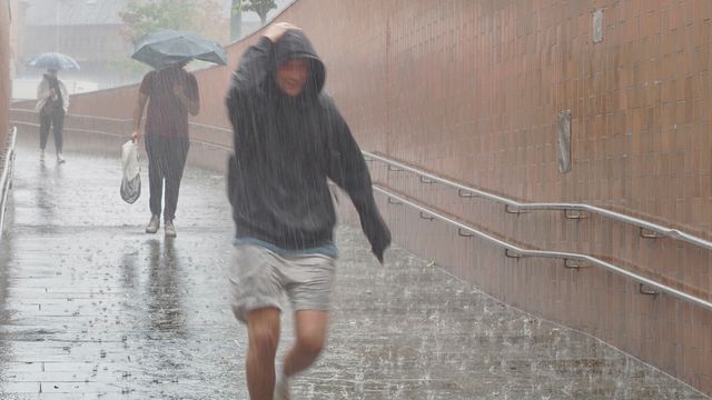 Nytt styrtregnvarsel i dag: – Når bakken er mettet av fuktighet, fungerer den nesten som asfalt