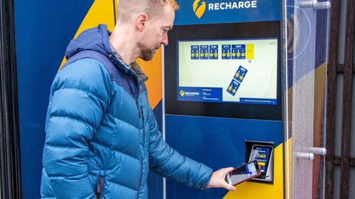 Illustrasjon av Nå har nesten halvparten av hurtigladerne kortbetaling