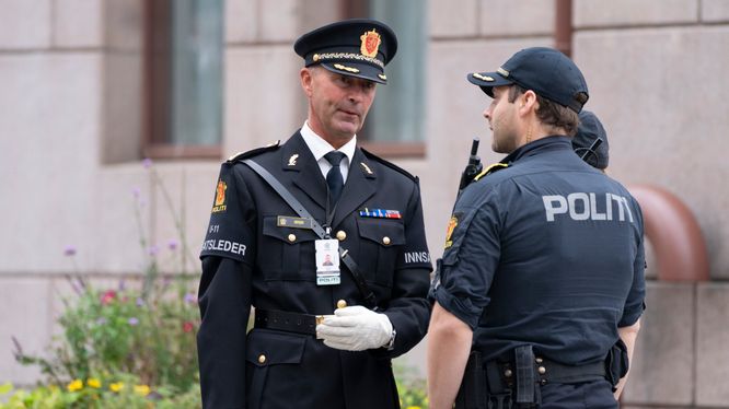 Illustrasjon av Norsk politi får svensk og dansk bistand under gravferden