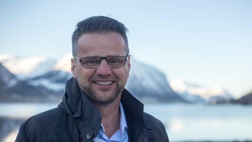 Illustrasjon av Enivest-sjefen håver inn 35 millioner kroner