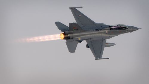 Overleverer flere F-16 til Romania